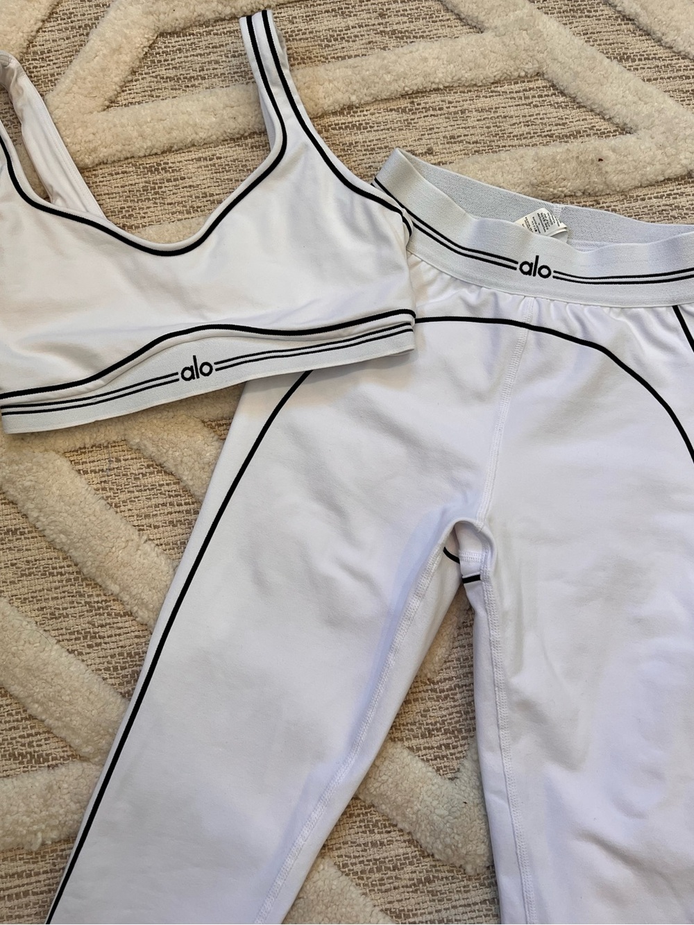 Set!(2)ALO Airbrush HighWaist Heart Throb Legging XS & Bra S White Black - Picture 7 of 16